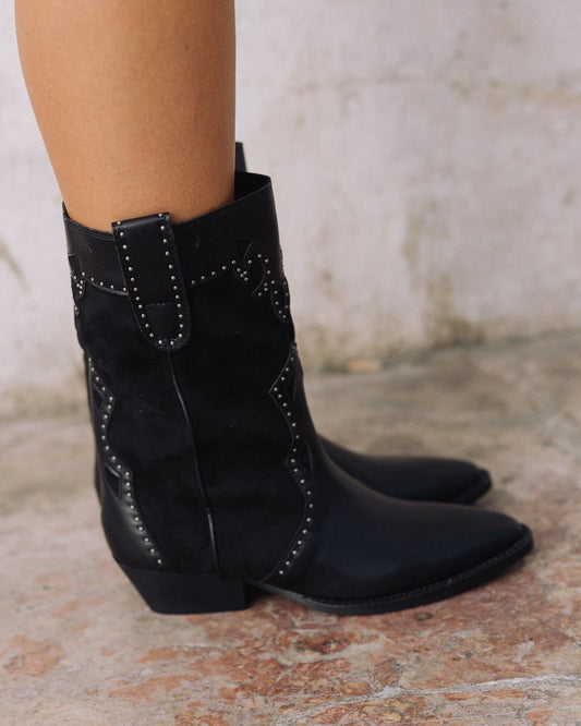 Botas Texanas Pretas com Tachas